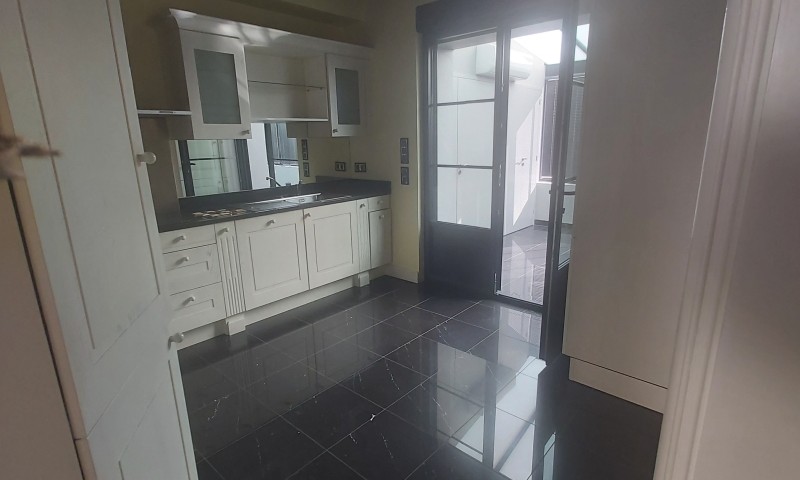 VILLA AVEC DEPENDANCE A LOUER A L'ANNEE